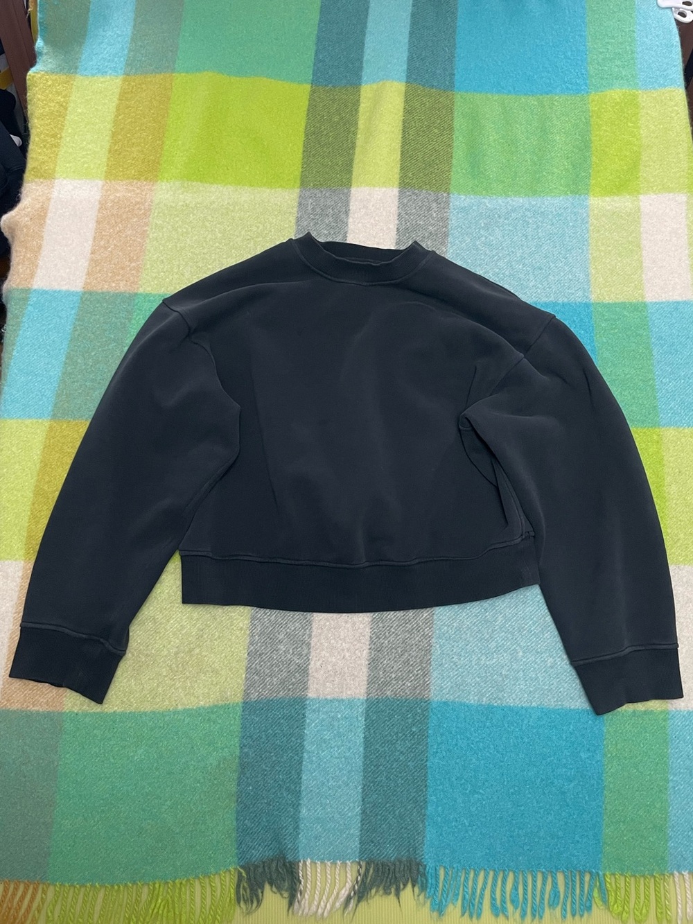 Lululemon black crewneck sweatshirt